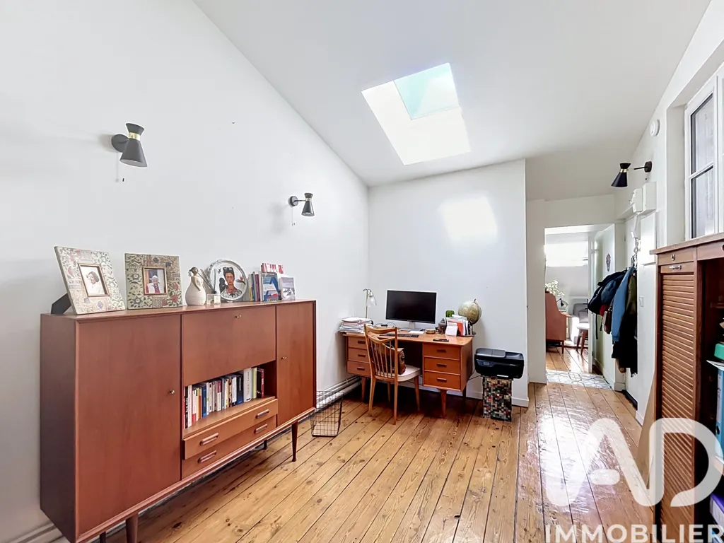 Living Room - Duplex Apartment with River View in Bordeaux