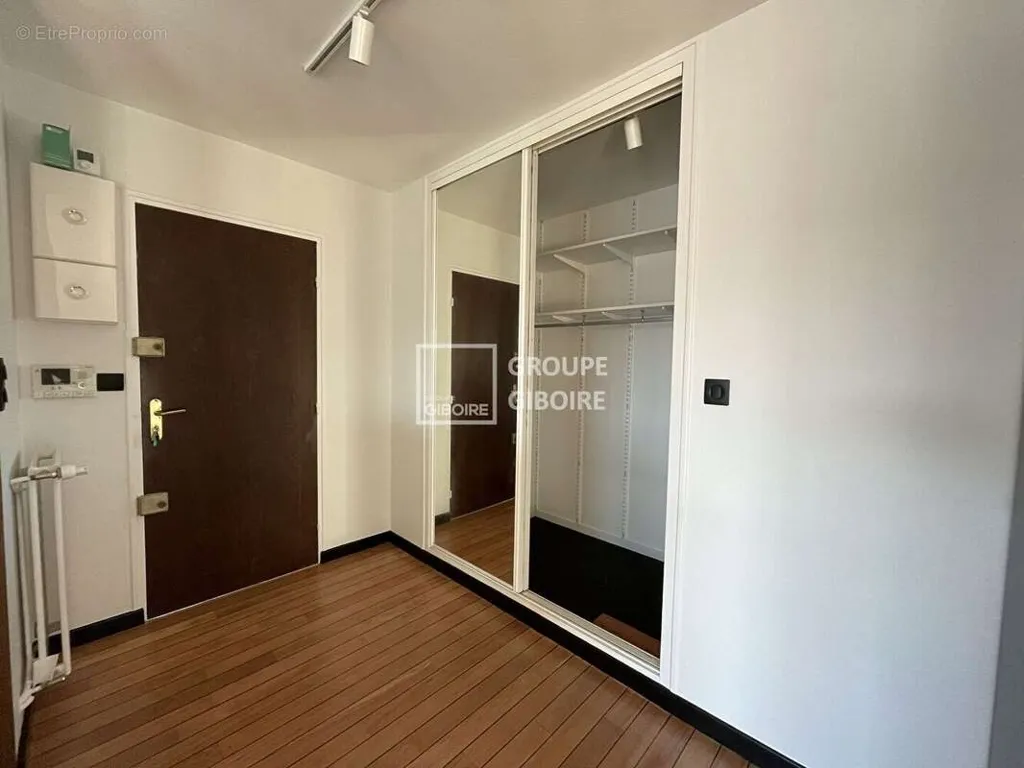 Toad - 5-Piece Apartment with Canal View in Rennes