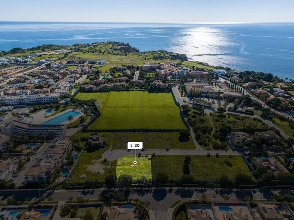 Õhuvaade - Development Land with Beach Proximity in Lagos