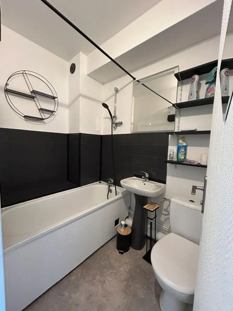 Salles de bain - Studio Rénové avec Vue Dégagée à Rouen