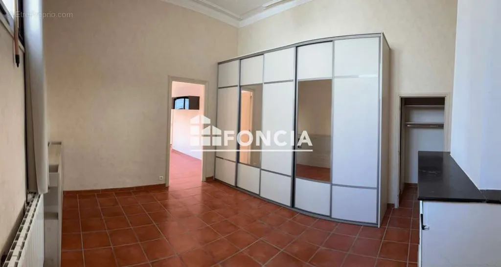 hallway_entrance