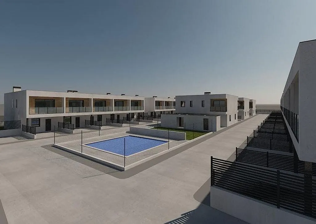 New House with Pool in La Puebla de Alfindén