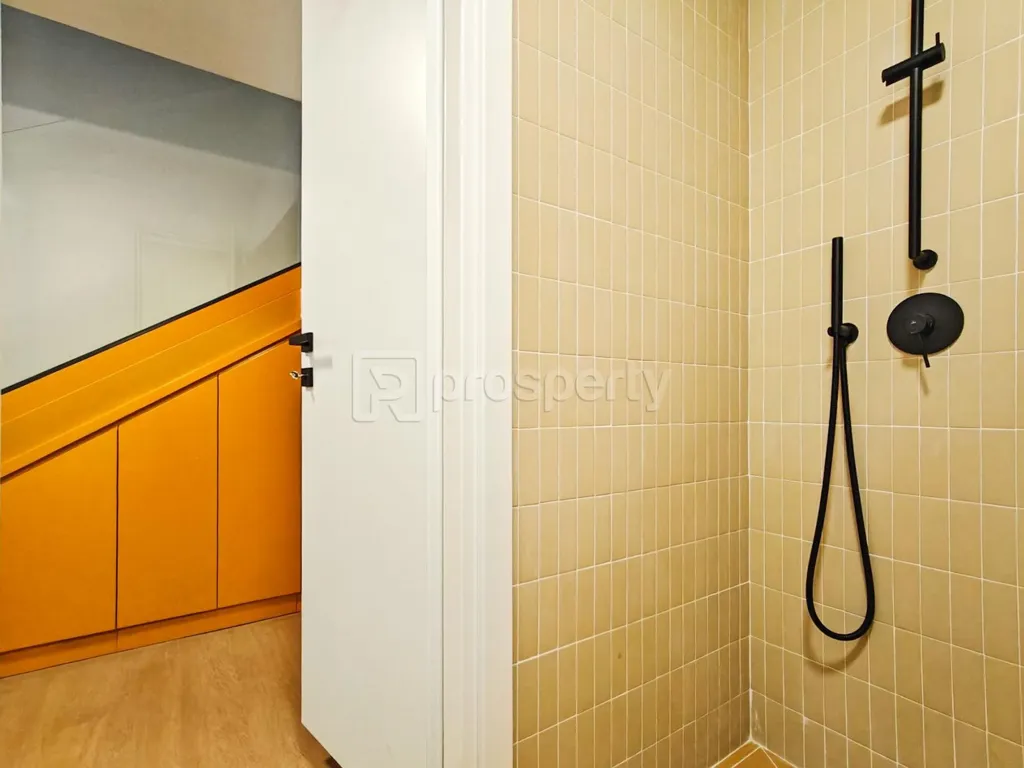 Salles de bain - Fully Renovated Apartment with City View in Kypseli