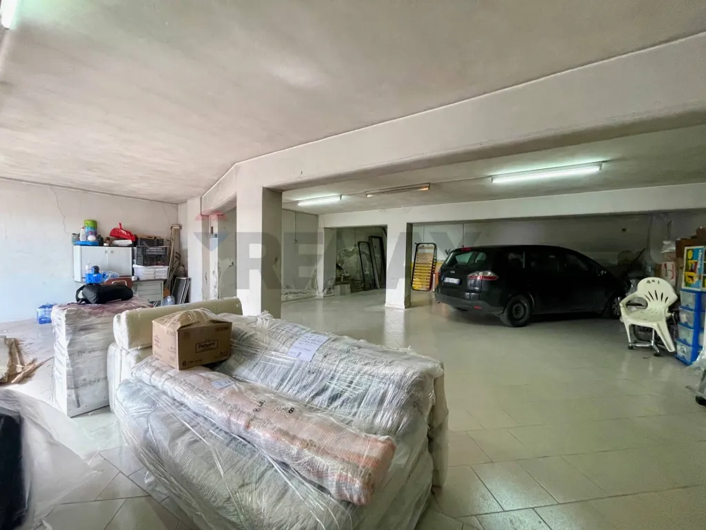 Garage - Garage/Storage in Mineo with Multiple Entrances