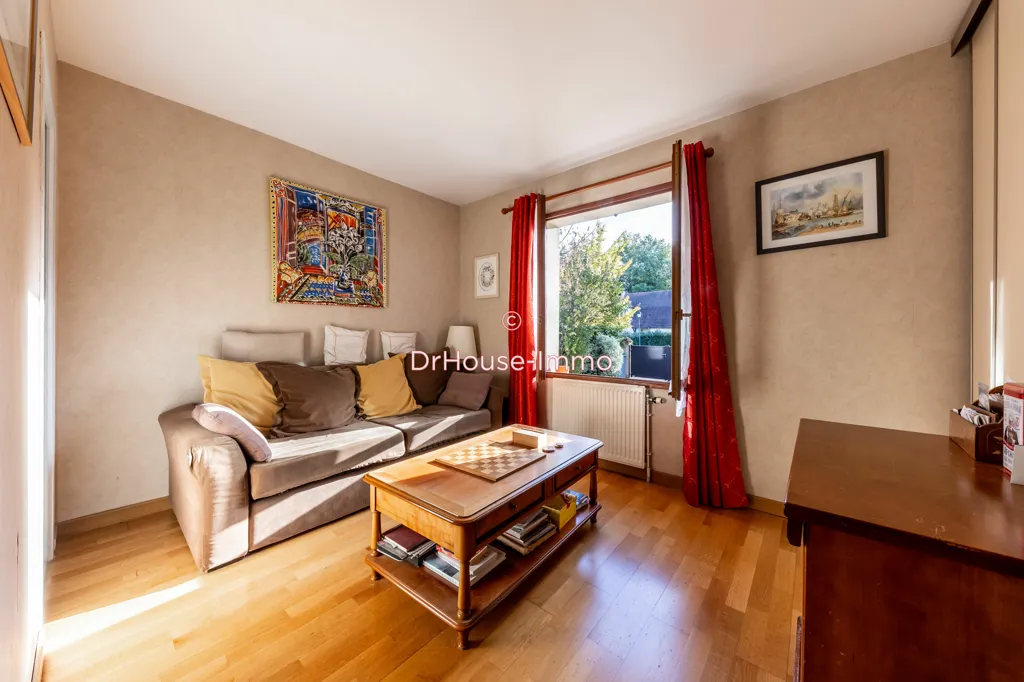 Elutuba - House with Garden in Dampierre-en-Yvelines