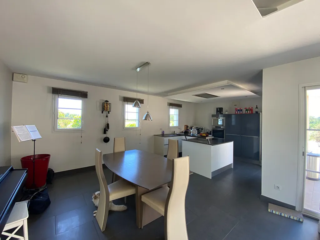 Cucina - Accessible House with Pool in Fronsadais