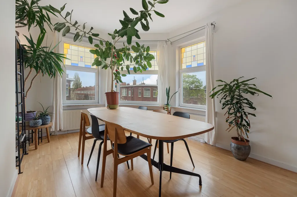 Sala da pranzo - Charming Upper Flat with Balcony in The Hague
