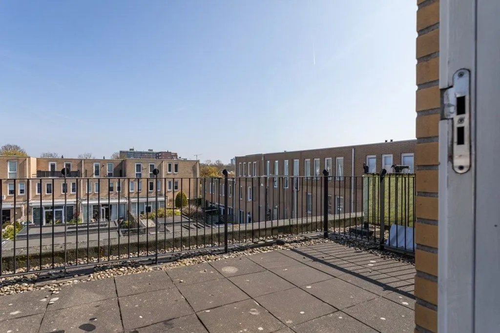 Balcon - Three-Bedroom Tussenwoning with Garden in Rijswijk