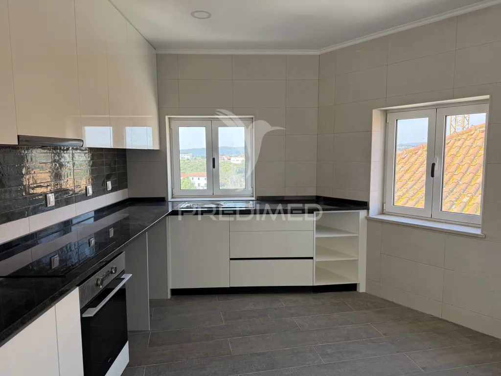 Cuisine - Modern T2 Apartment with Garage in Alcanena