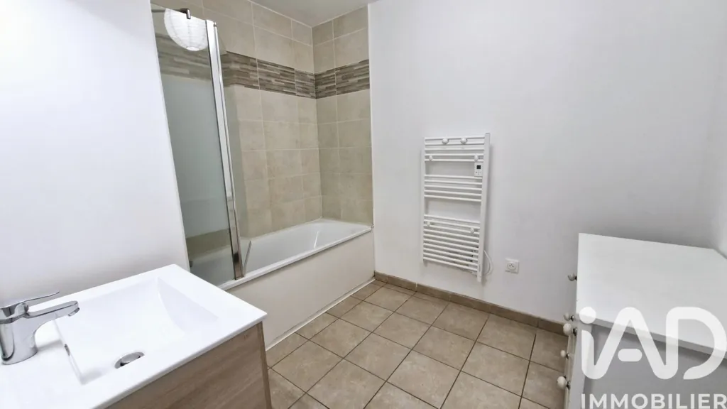 Vannitoad - Garden-Level Apartment with Terrace in Luce