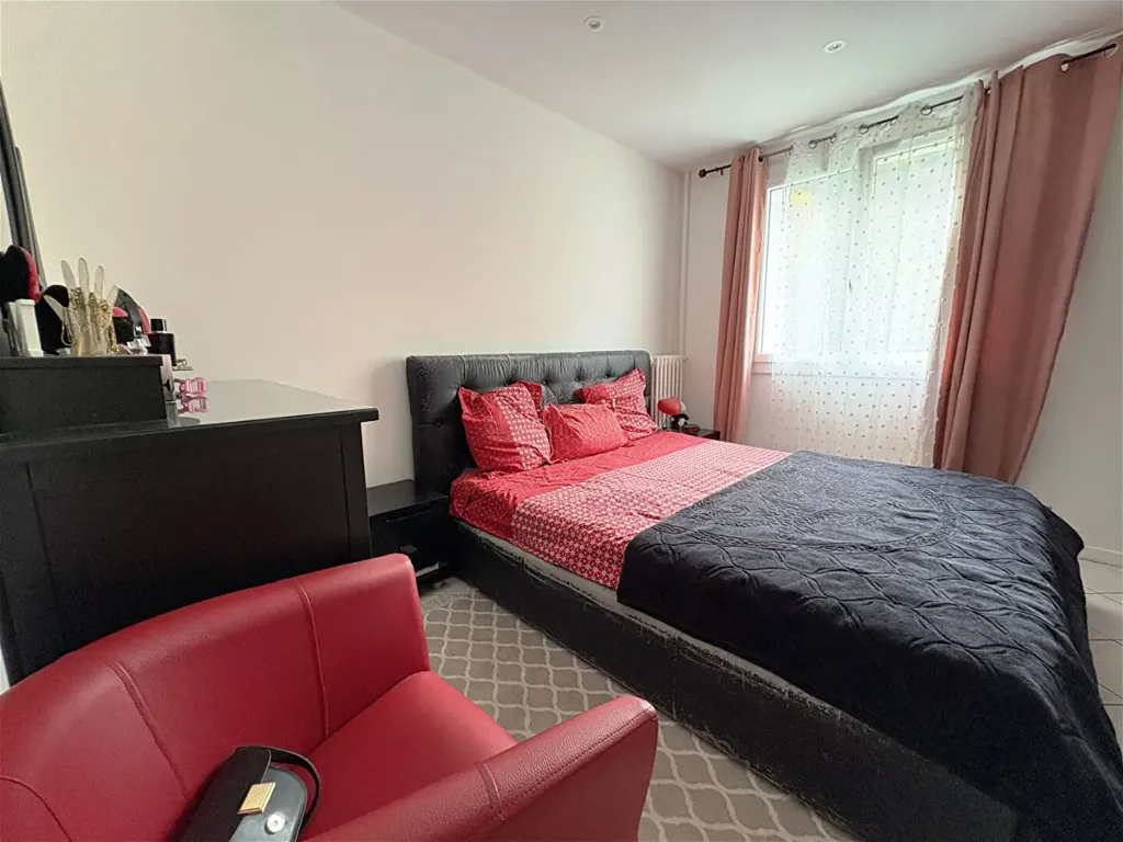 Chambres - Appartement Traversant avec Balcon Sud à Domène
