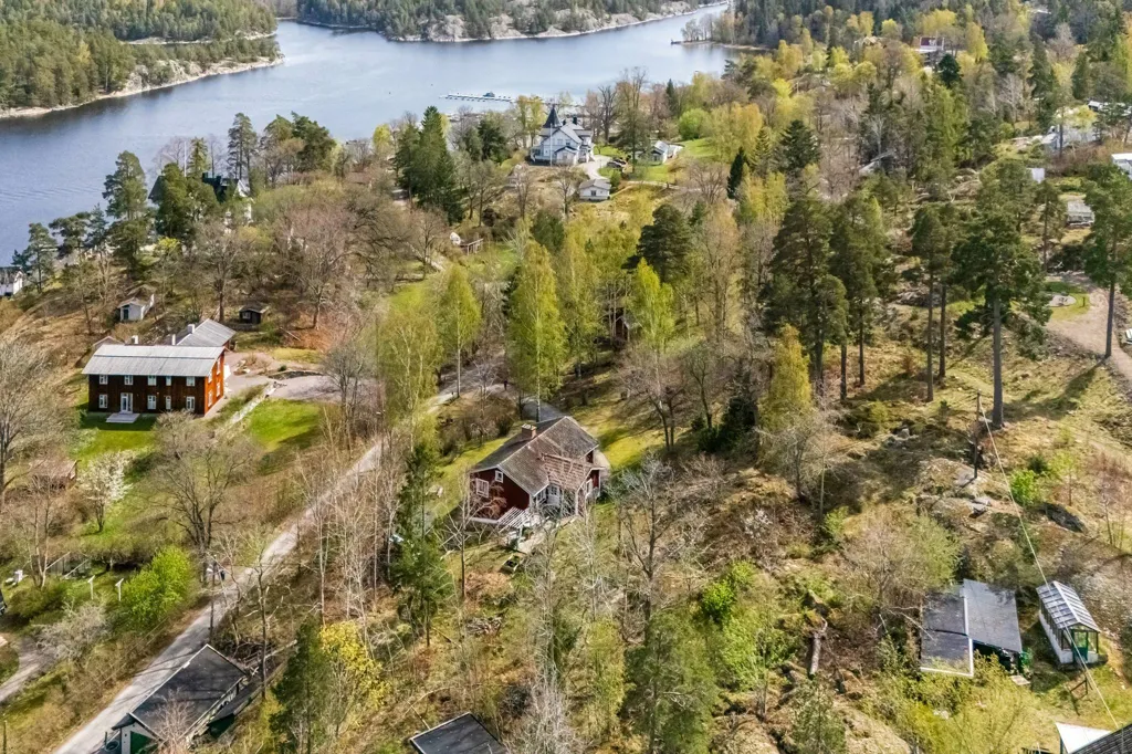5-toaline maja asukohas Nacka kommun
