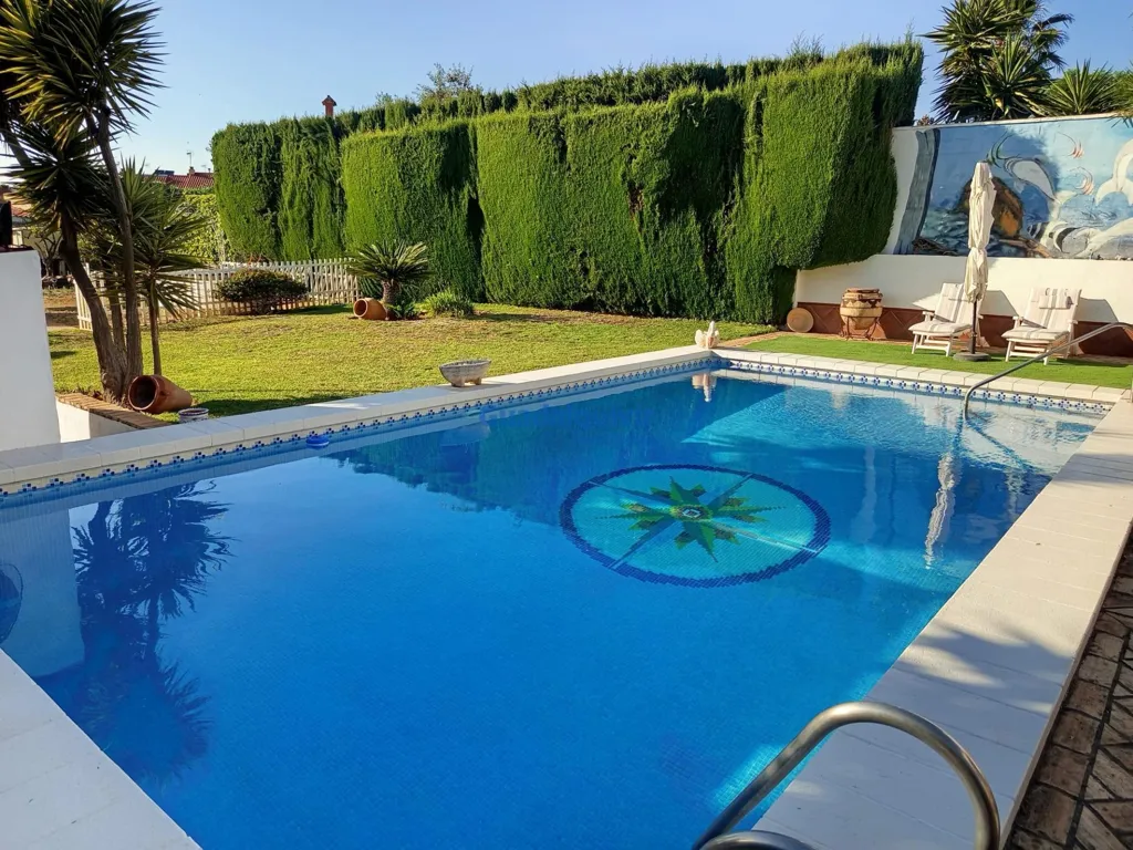 Pool - Independent Chalet with Pool in Cerros de Montequinto