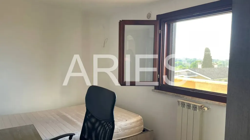 Magamistoad - Triplex with Balcony in Ardea, Largo Roma