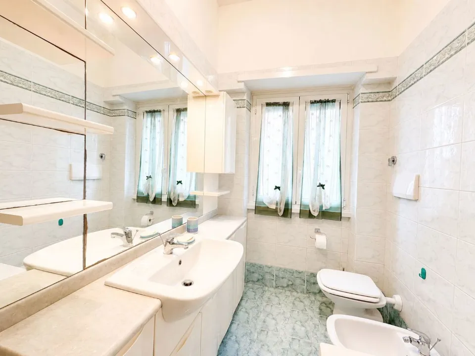 Bathrooms - Rented Apartment with Balconies in Rome