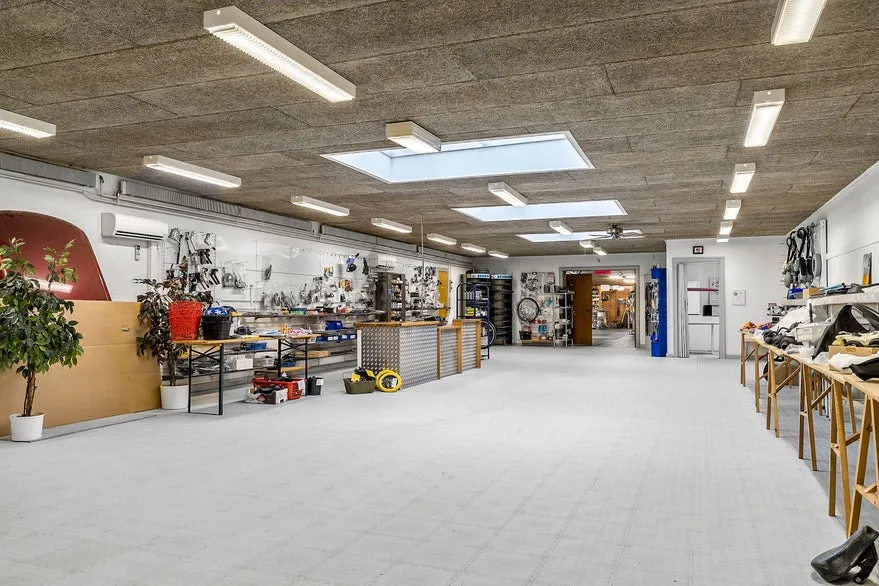 Garage - Workshop and Residence in Rødding Centre