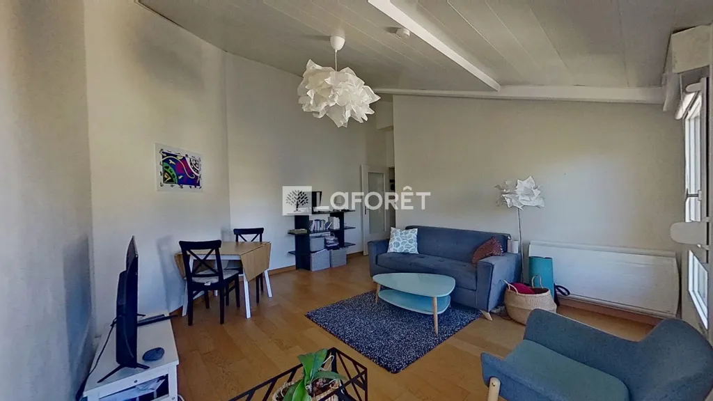 Living Room - Bright 2-Bed Flat with Metro Access in Lyon 8th