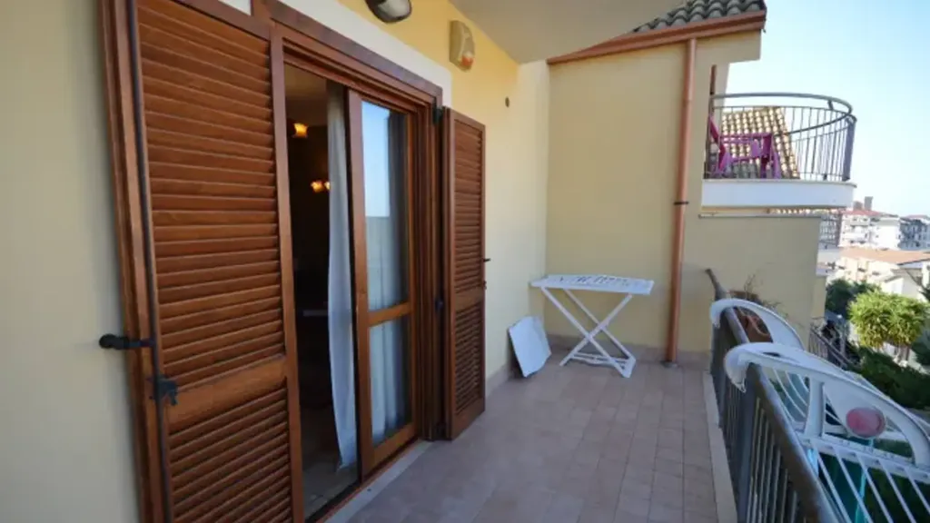 Balcon - Terraced Villa with Balcony in Rossano
