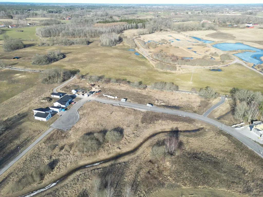 Õhuvaade - New Build Plot in Child-Friendly Smedby