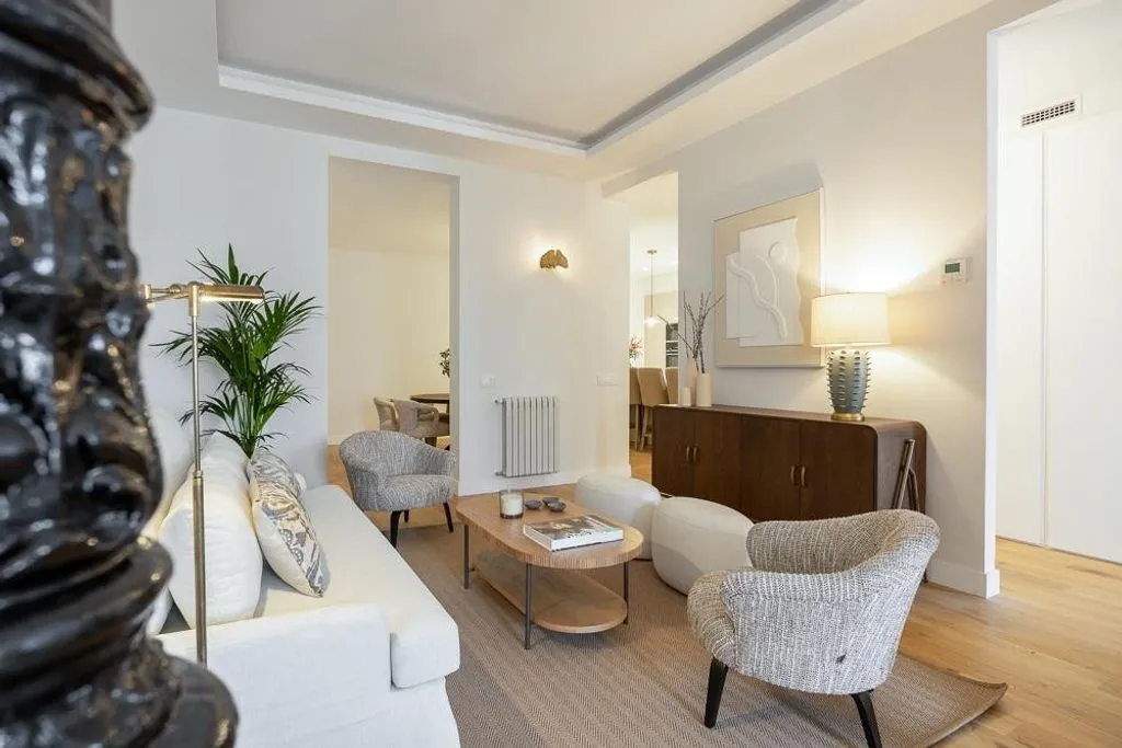 Elutuba - Luxury East-Facing Apartment in JERONIMOS, Madrid