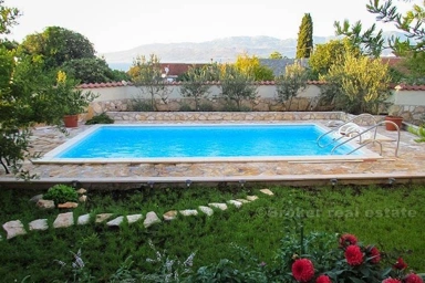 Bassein - Newly Built Villa with Pool in Postira