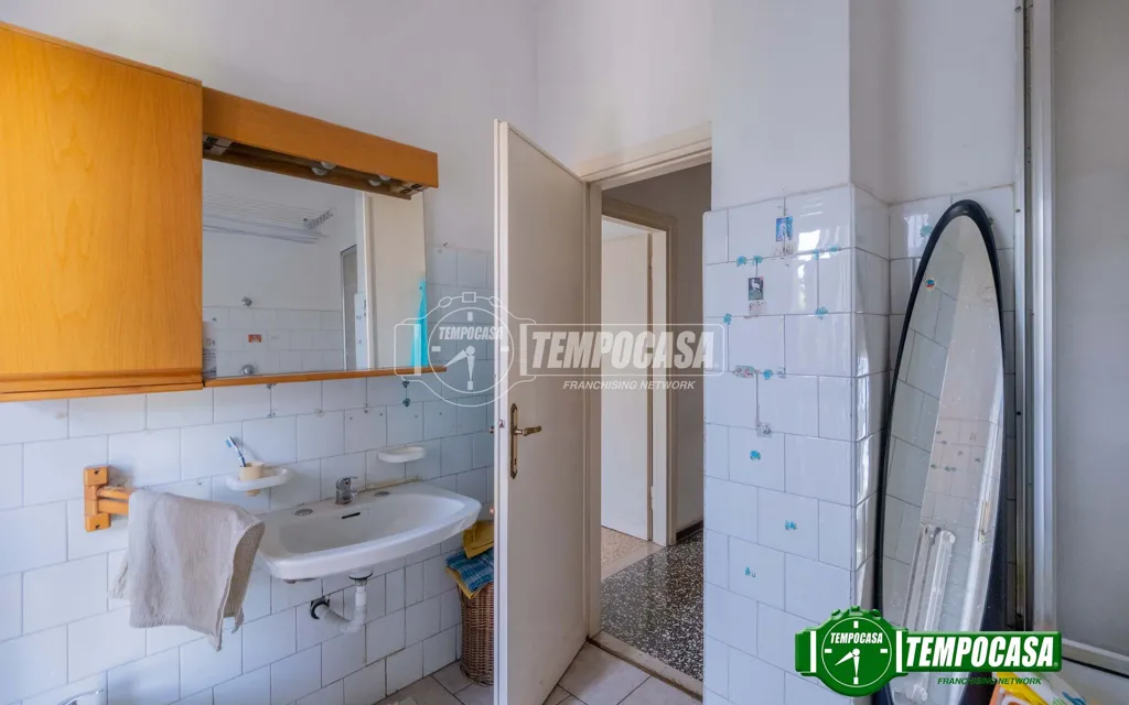 Baños - Three-Bedroom Apartment with Triple Exposure in Milan