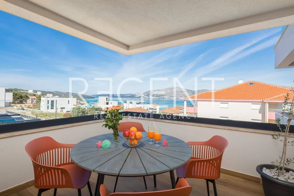 Terrazza - Modern Apartment with Sea View in Trogir