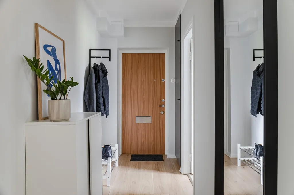 Entrée - Renovated Apartment with Large Balcony in Central Location