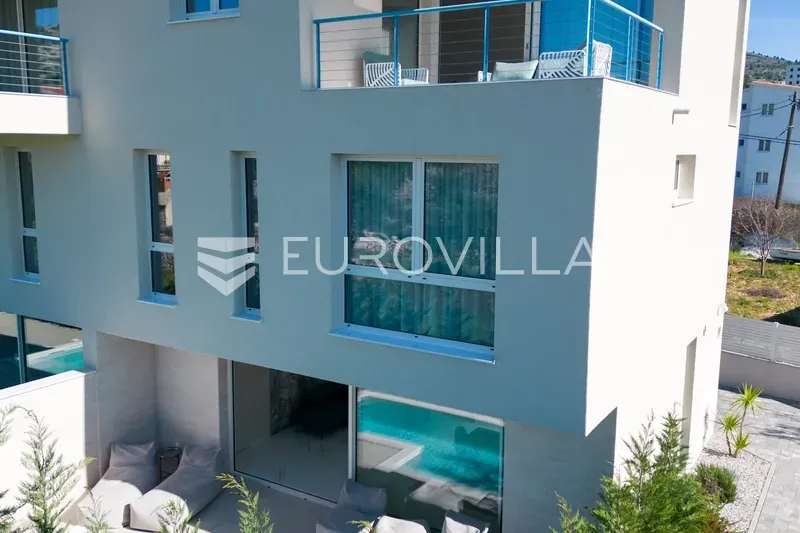 Piscine - Modern Semi-Detached House with Pool near Trogir
