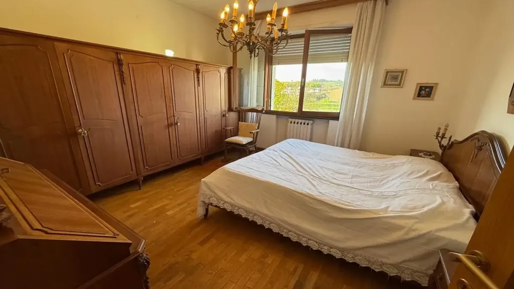 Chambres - 7-Room Apartment with Balconies in Certaldo