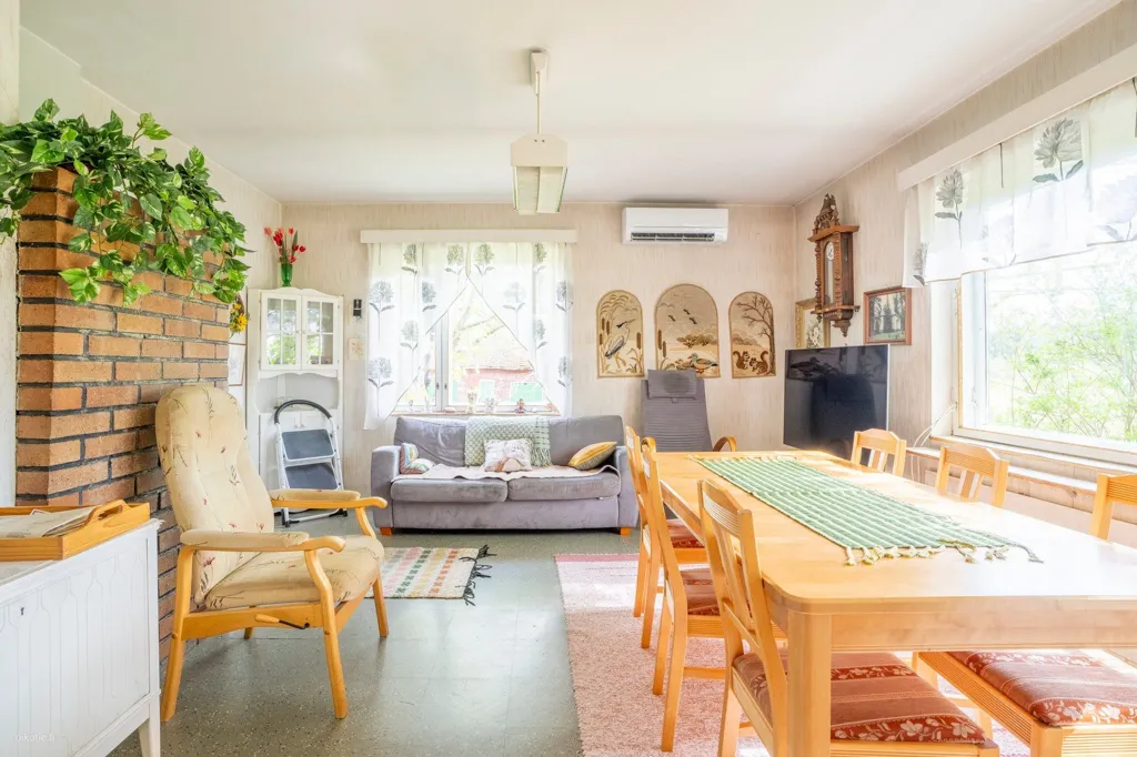 Sala da pranzo - Renovatable Cottage with Sauna in Forest Setting