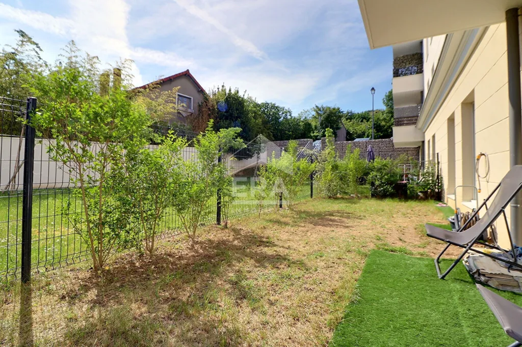 Garden - Modern Flat with Parking in Franconville