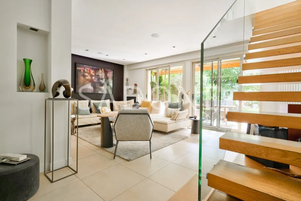 Elutuba - Duplex with Private Garden in Sablons