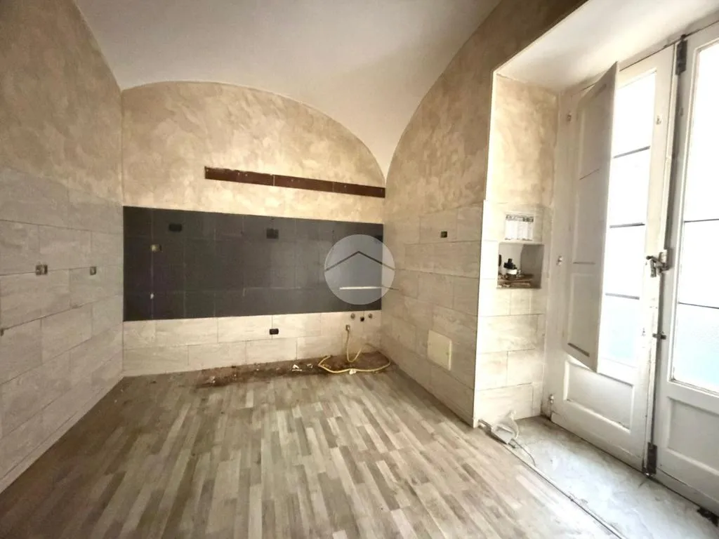 Pièces - 6-Room Apartment with Garden in Naples