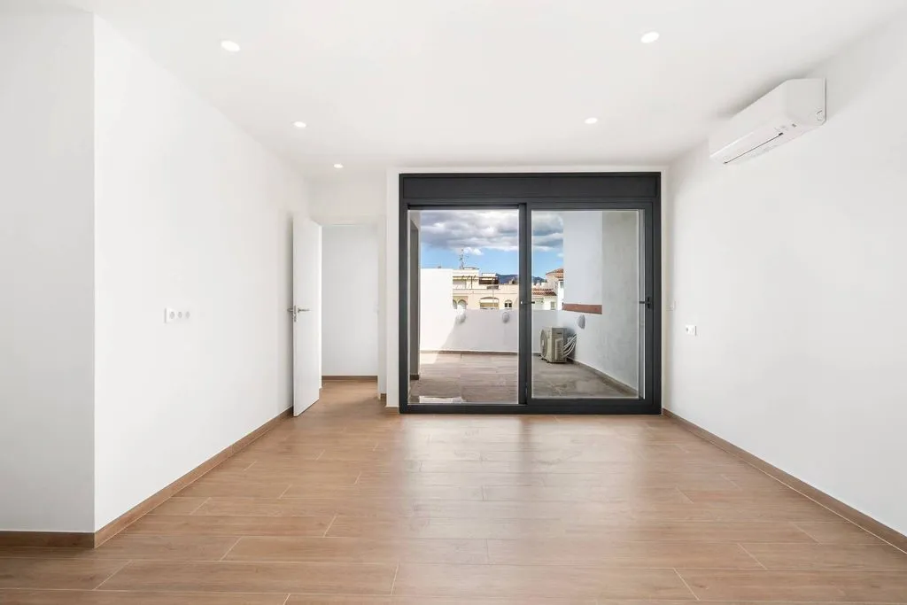 Rooms - Luxury Apartment with Marina Access in Empuriabrava