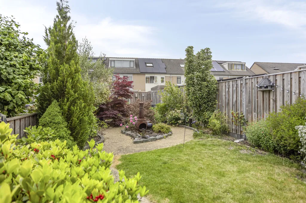 Jardin - Estate House with Deep Garden in Almere