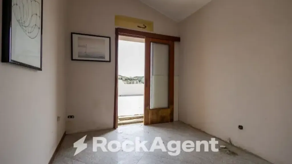 Esik - Apartment with Terrace in Catanzaro