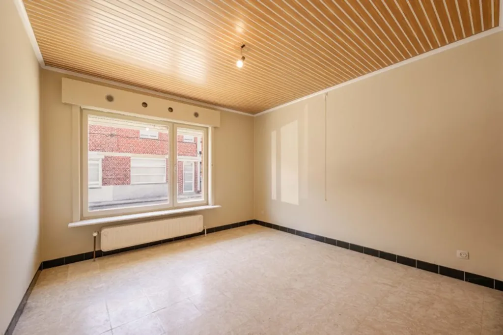 Pièces - Bungalow à rénover avec jardin à Wakken