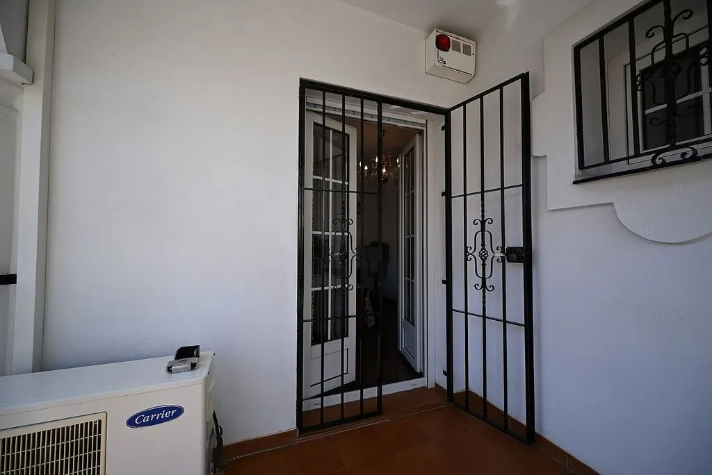 Esik - Corner Townhouse with Private Terrace in Fuengirola