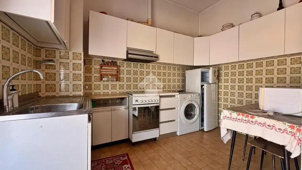 Cuisine - Spacious Apartment with Balcony in Fabriano