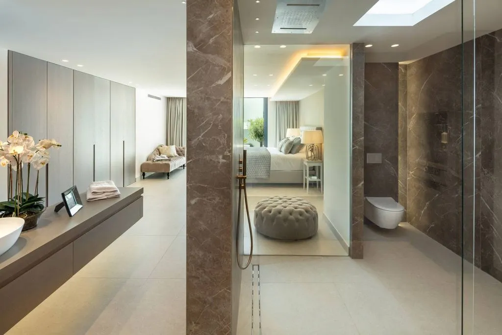 Bathrooms - Luxury Villa with Pool in Marbella