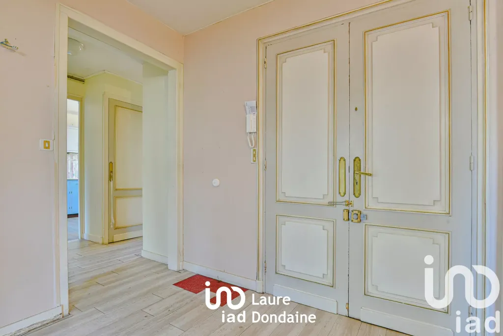 Entrée - Appartement de 6 Pièces avec Balcons en Centre-Ville