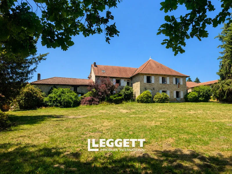 Extérieur - Château historique avec étang à Marval