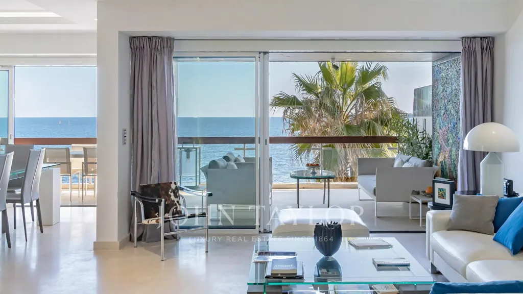 Soggiorno - Renovated Apartment with Sea View in Cannes
