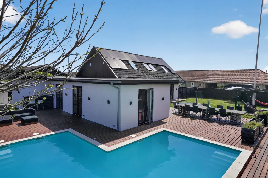 Piscine - Fenced Villa with Garden in Solrød Strand