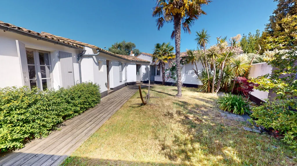 Jardin - Maison de Plain-Pied avec Jardin à Les Portes-en-Ré