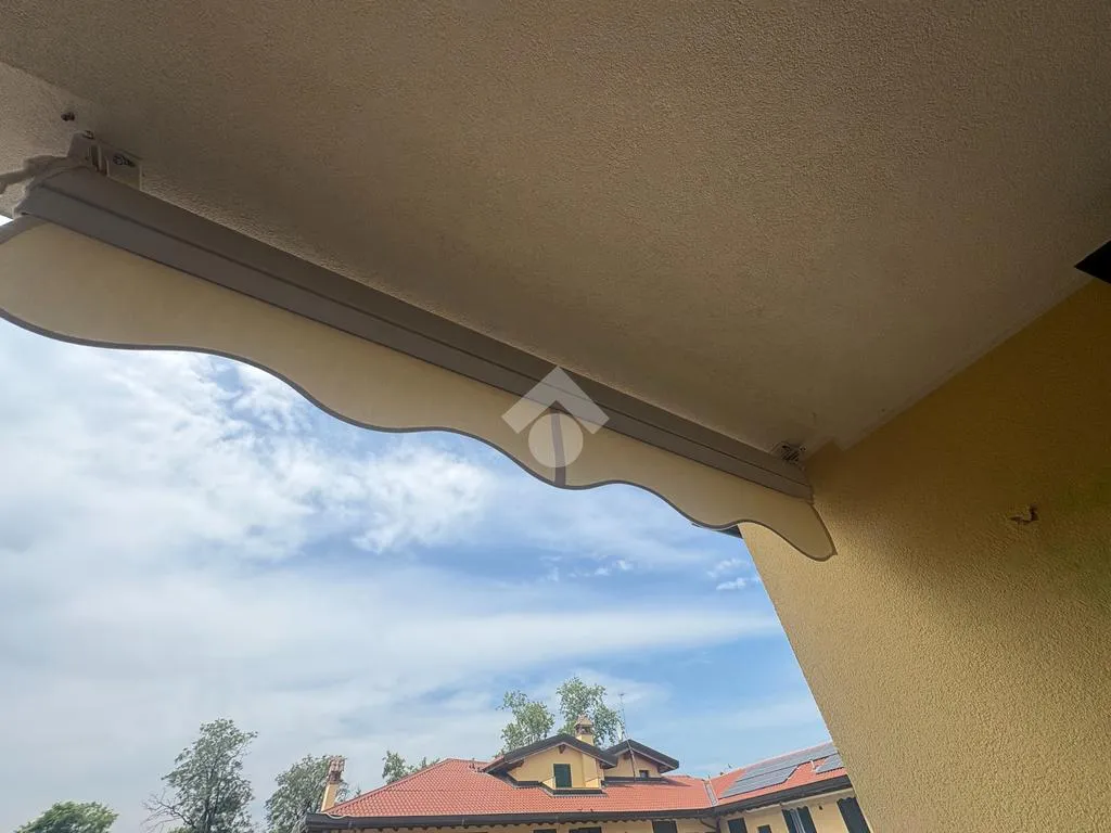 Balcon - 3-Room Apartment with Loggia in Landriano