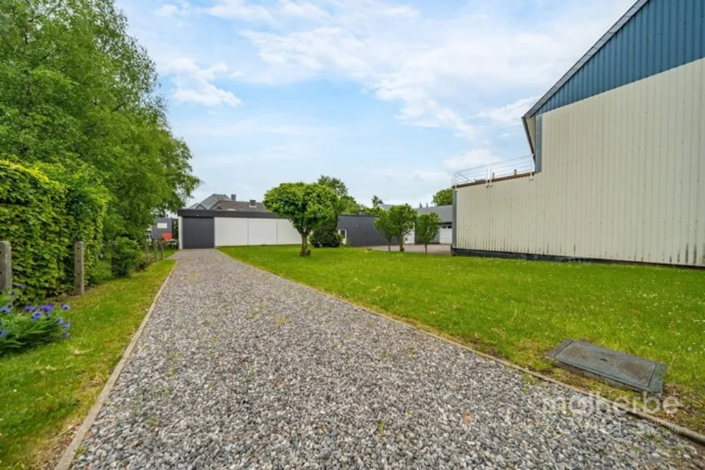 Extérieur - Ensemble Immobilier Rénové avec Habitation et Garages à Elsenborn