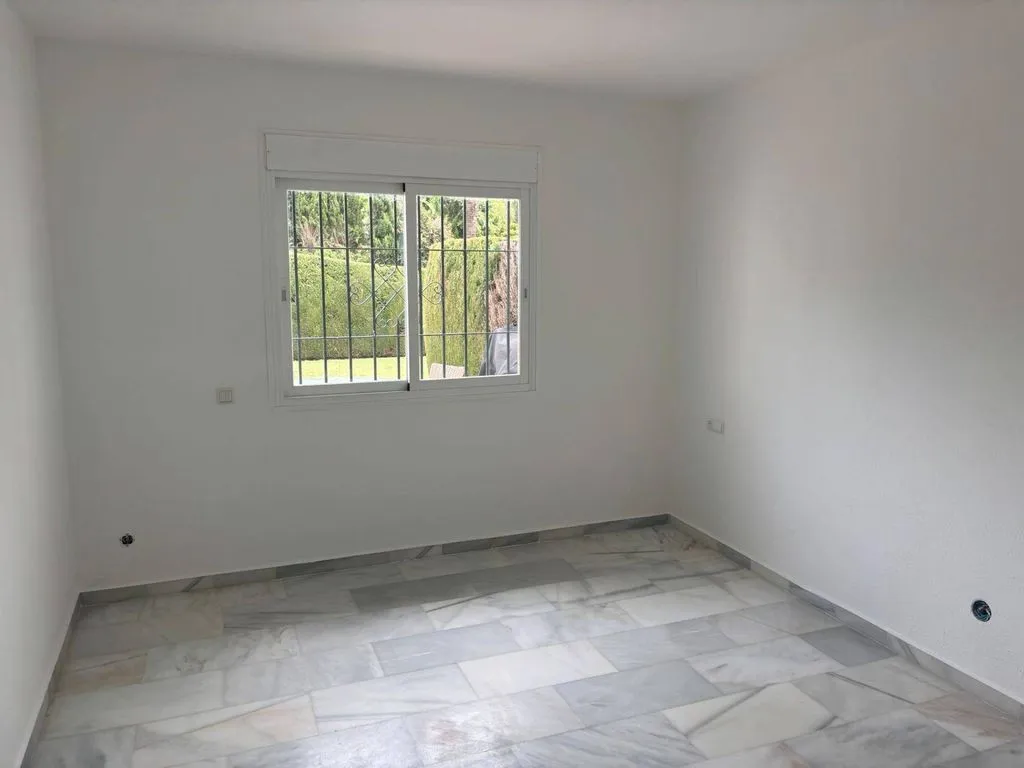 Pièces - Apartment with Pool in Nueva Andalucía