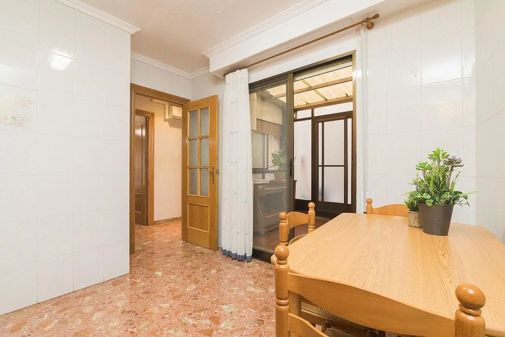 Söögituba - Modern Flat with Balcony in Carrús
